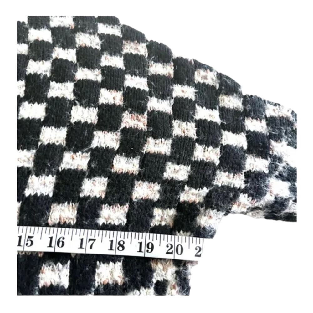 Lulumari ecru black chunky geometric print fuzzy sweater S/M - Picture 3 of 5